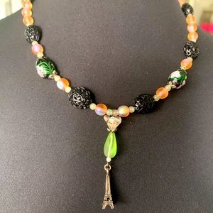 Necklace Eiffel Tower beaded pink and black